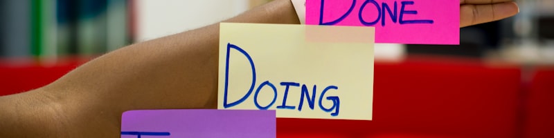 现代游戏用户界面UI设计截图，展示图标、菜单和HUD元素